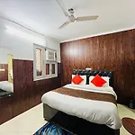 Hotel Commodo - Near Dhaula Kuan